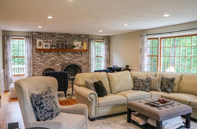 39 Spring Hill Rd, North Andover, MA 01845