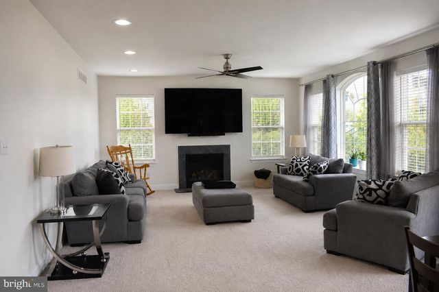121 MARKLEY FARM CIR, West Norriton, PA 19403