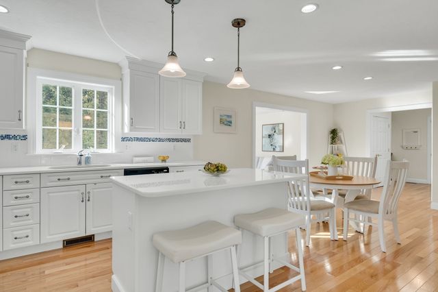 10-B Henley Rd, Acton, MA 01720