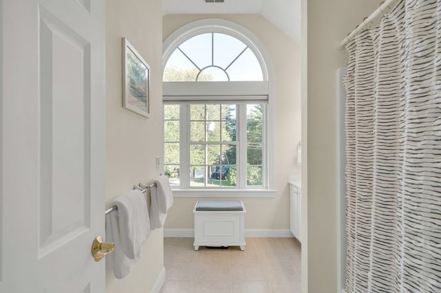 10-B Henley Rd, Acton, MA 01720