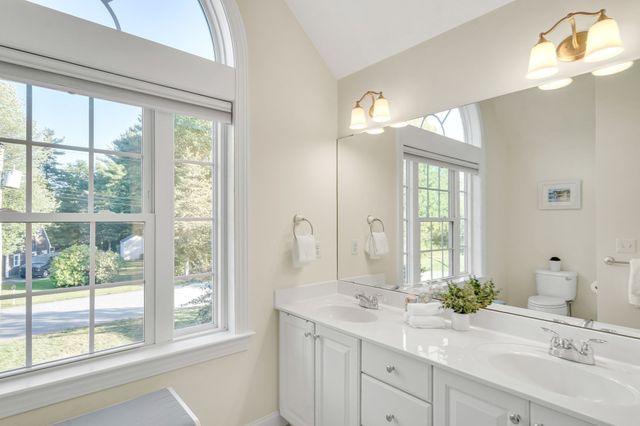 10-B Henley Rd, Acton, MA 01720