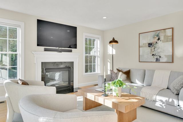 10-B Henley Rd, Acton, MA 01720
