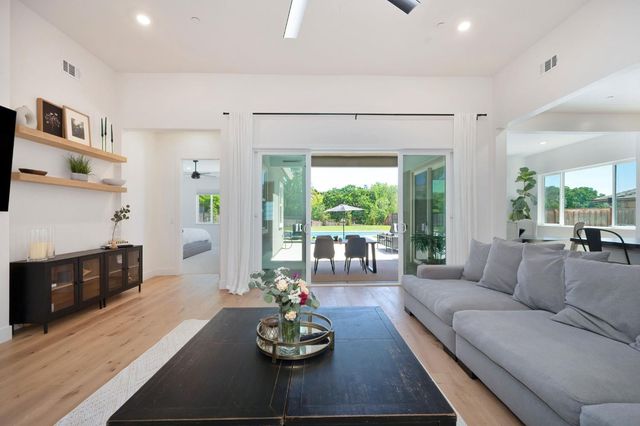 5085 Pryor Dr, Rescue, CA 95672