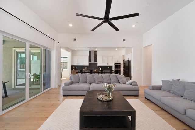 5085 Pryor Dr, Rescue, CA 95672