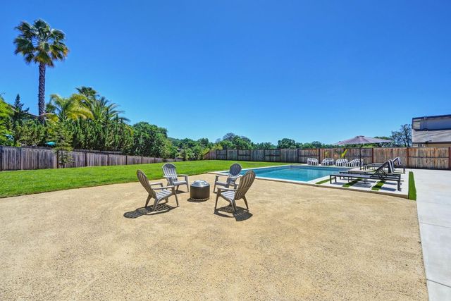 5085 Pryor Dr, Rescue, CA 95672