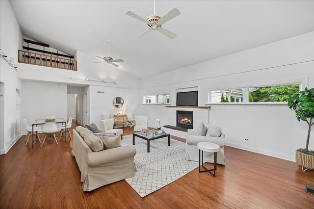257 Latrobe Avenue, Northfield, IL 60093