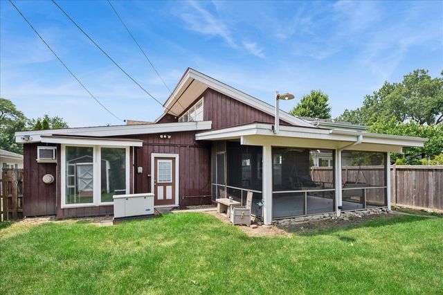 257 Latrobe Avenue, Northfield, IL 60093