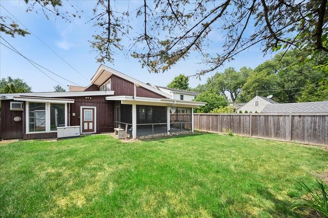 257 Latrobe Avenue, Northfield, IL 60093