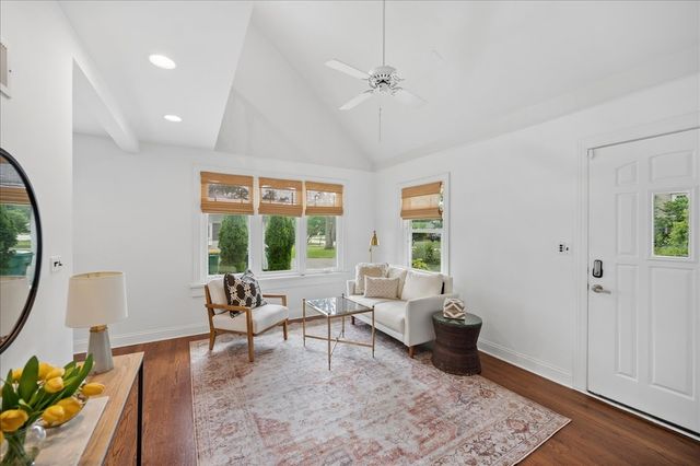 257 Latrobe Avenue, Northfield, IL 60093