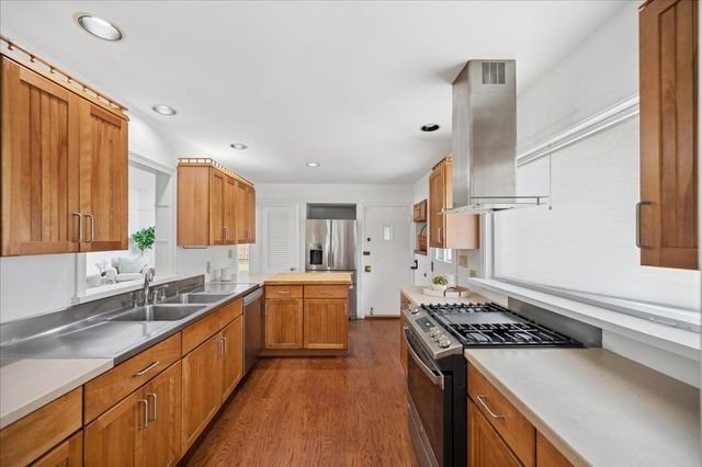 257 Latrobe Avenue, Northfield, IL 60093