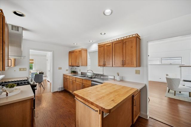 257 Latrobe Avenue, Northfield, IL 60093