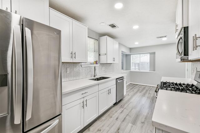 311 Stonehenge Lane, Friendswood, TX 77546