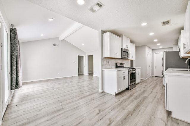 311 Stonehenge Lane, Friendswood, TX 77546
