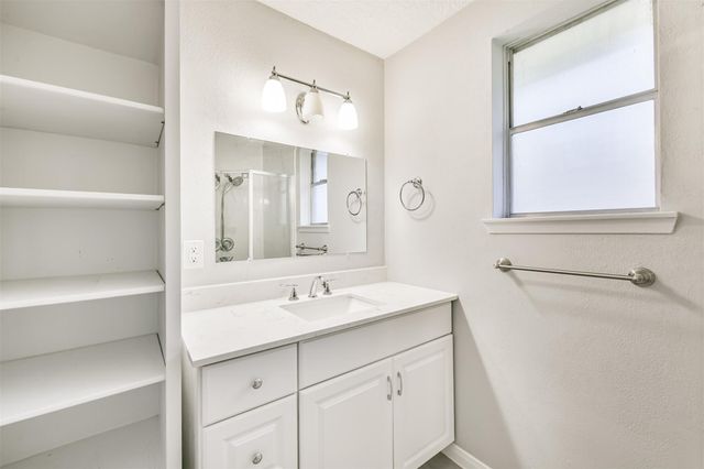 311 Stonehenge Lane, Friendswood, TX 77546