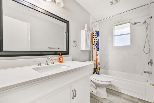 311 Stonehenge Lane, Friendswood, TX 77546