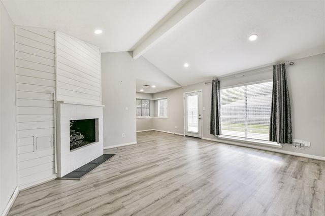 311 Stonehenge Lane, Friendswood, TX 77546