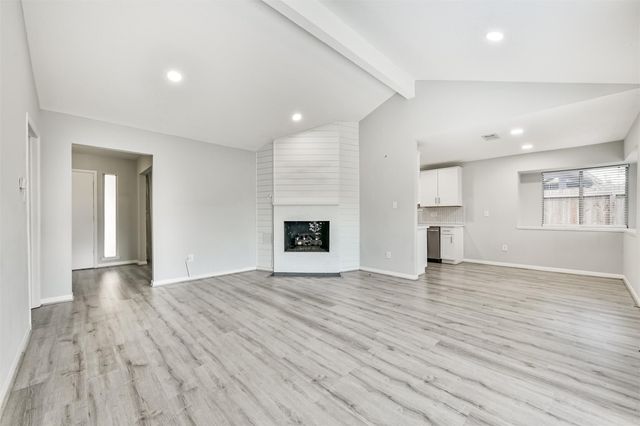 311 Stonehenge Lane, Friendswood, TX 77546