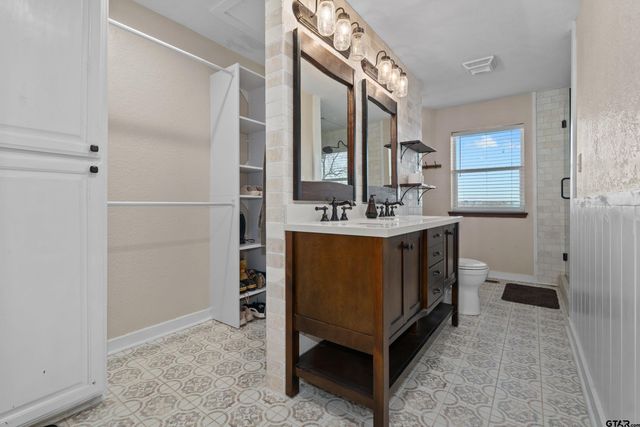 1212 CR 3107, Jacksonville, TX 75766