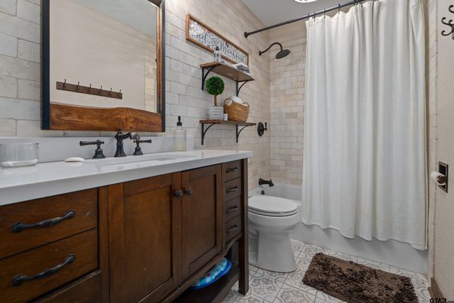 1212 CR 3107, Jacksonville, TX 75766