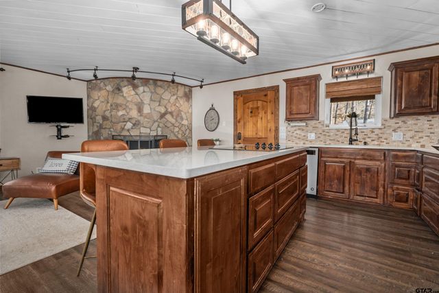 1212 CR 3107, Jacksonville, TX 75766