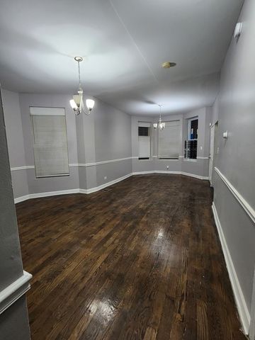 6315 S Eberhart Avenue, Chicago, IL 60637