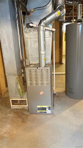 2018 Raven Drive, St Louis, MO 63133