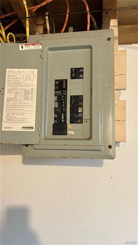 2018 Raven Drive, St Louis, MO 63133