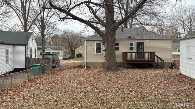 2018 Raven Drive, St Louis, MO 63133