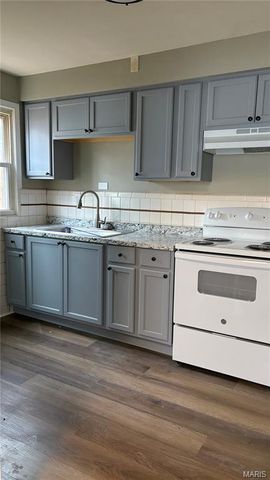 2018 Raven Drive, St Louis, MO 63133