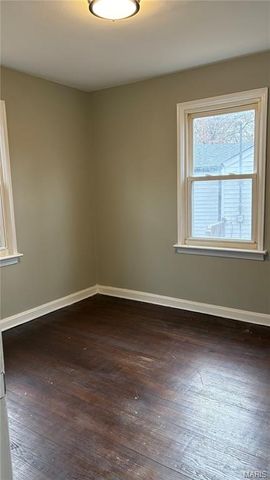 2018 Raven Drive, St Louis, MO 63133