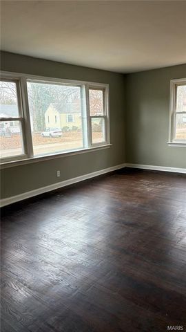 2018 Raven Drive, St Louis, MO 63133