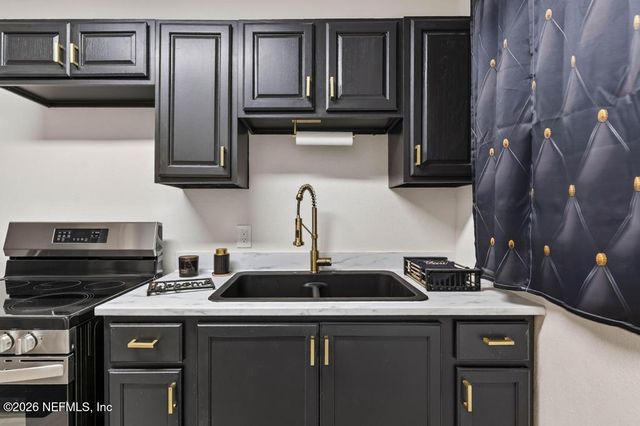 9046 TYLER Avenue, Jacksonville, FL 32208