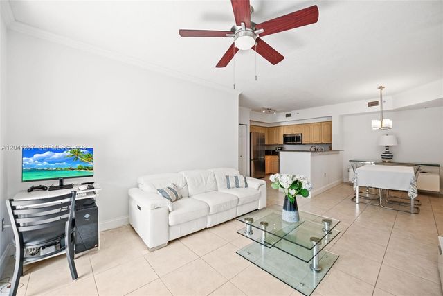 6861 SW 44th Street 202, Miami, FL 33155