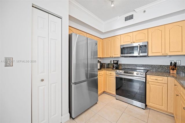 6861 SW 44th Street 202, Miami, FL 33155