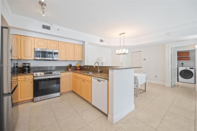 6861 SW 44th Street 202, Miami, FL 33155