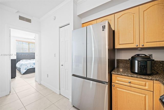 6861 SW 44th Street 202, Miami, FL 33155