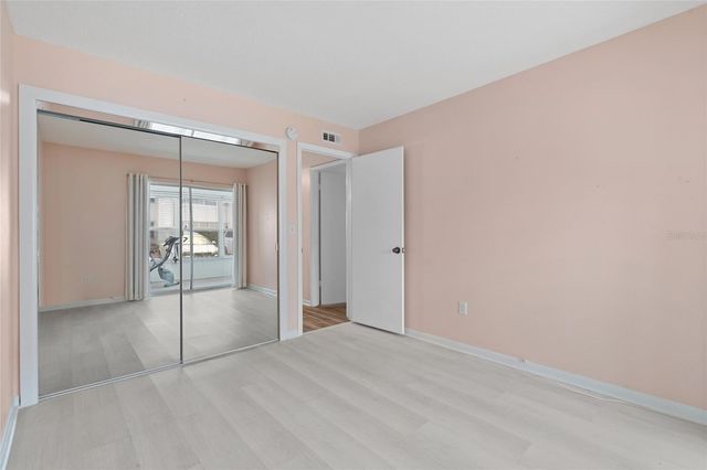 209 NE LINCOLN CIRCLE N 109, St Petersburg, FL 33702