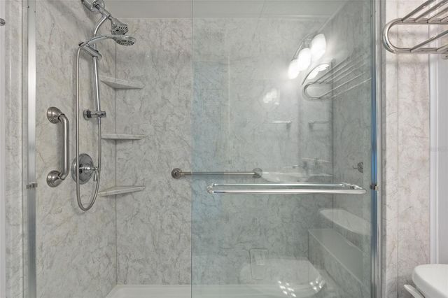 209 NE LINCOLN CIRCLE N 109, St Petersburg, FL 33702