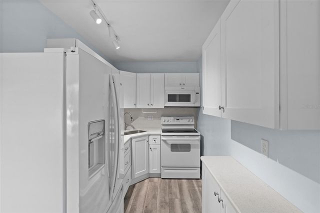 209 NE LINCOLN CIRCLE N 109, St Petersburg, FL 33702