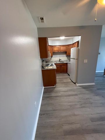 7708 Manor Circle Apt 103, Westland, MI 48185