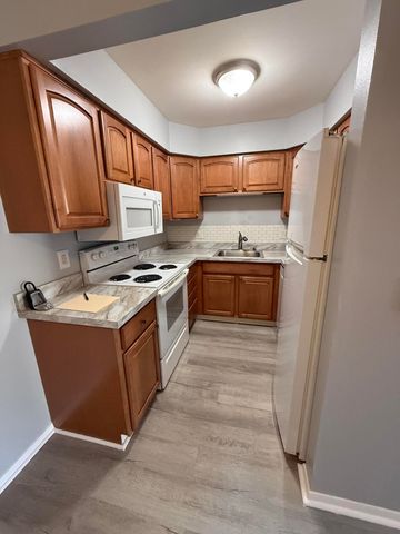 7708 Manor Circle Apt 103, Westland, MI 48185