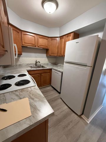 7708 Manor Circle Apt 103, Westland, MI 48185