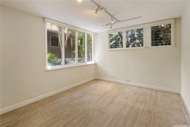 1555 Kalaniiki Street 16, Honolulu, HI 96821