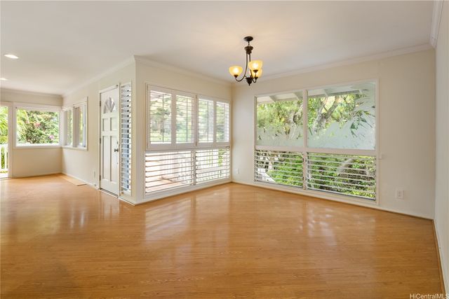 1555 Kalaniiki Street 16, Honolulu, HI 96821