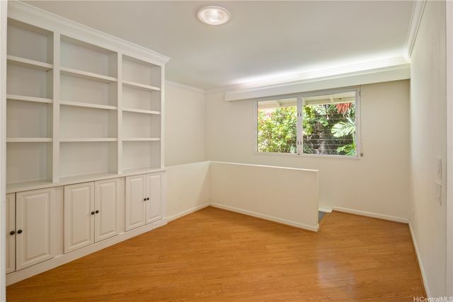 1555 Kalaniiki Street 16, Honolulu, HI 96821