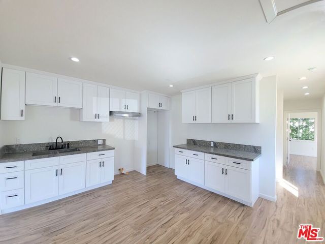 200 N Acacia Avenue, Compton, CA 90220