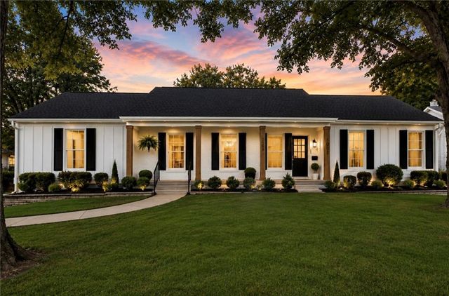9516 Buena Vista Street, Overland Park, KS 66207