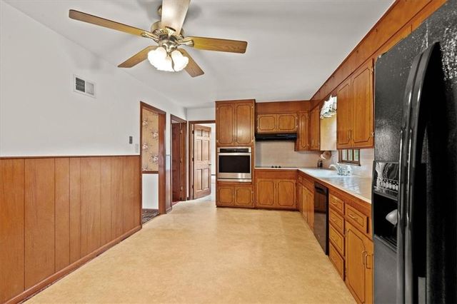 9516 Buena Vista Street, Overland Park, KS 66207