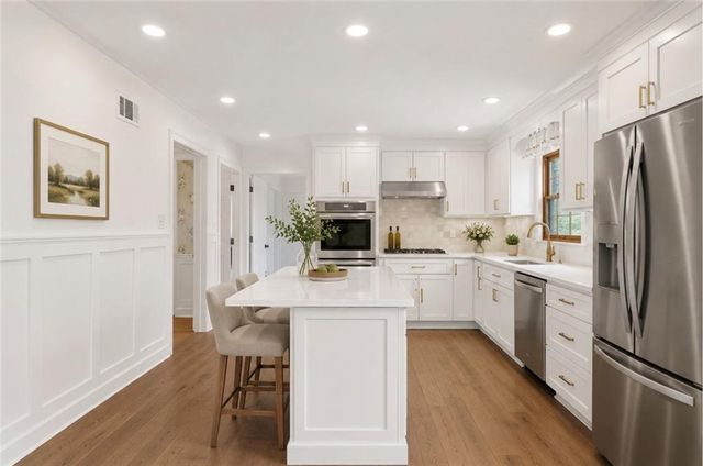 9516 Buena Vista Street, Overland Park, KS 66207