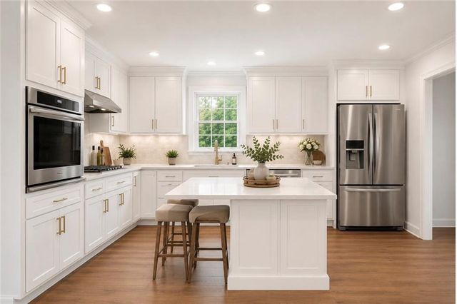 9516 Buena Vista Street, Overland Park, KS 66207